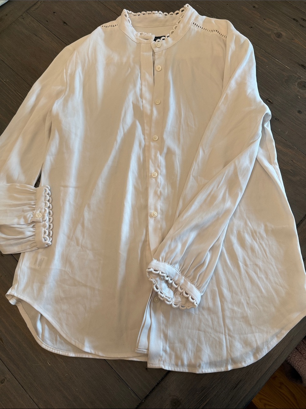 Ann Taylor White Long-Sleeve Button-Down Shirt with Scallop Trim
Small
26” long